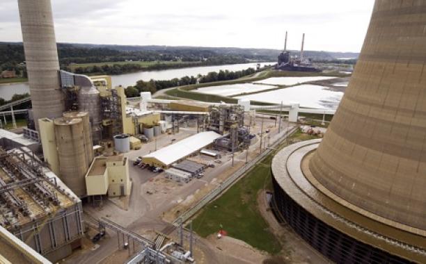 This rooftop view of AEP’s Mountaineer plant in West Virginia shows the precipitator (at far left) that removes particulate matter. At the base of the stack, is the flue gas desulphurization unit (scrubber). At right is the base of the cooling tower. Photo courtesy American Electric Power