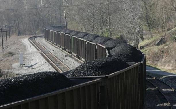 A coal train near Typo Tunnel Lane in Typo on Dec. 11, 2006. Lexington (Photo by Lexington Herald-Leader)